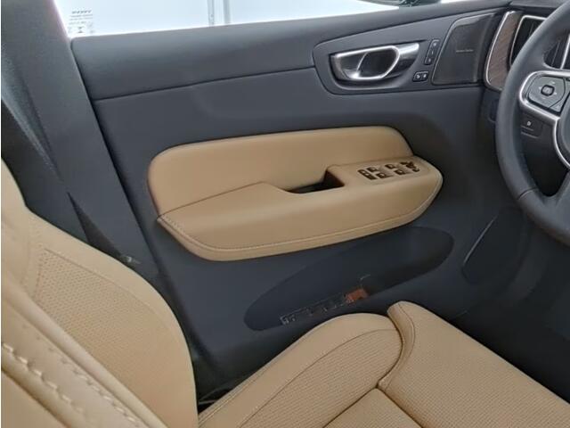 Volvo XC60 2.0 T8 Hybrid AWD Plus Bright (335kW/455PK) BEIGE LEDER, LUCHTV, PANO, TREKH, 21-inch LMV ** Slechts 9.090km. ** ** INFORMEER OOK NAAR ONZE AANTREKKELIJKE FINANCIAL-LEASE TARIEVEN **