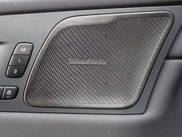 Volvo XC60 2.0 T8 Hybrid AWD Plus Bright (335kW/455PK) BEIGE LEDER, LUCHTV, PANO, TREKH, 21-inch LMV ** Slechts 9.090km. ** ** INFORMEER OOK NAAR ONZE AANTREKKELIJKE FINANCIAL-LEASE TARIEVEN **