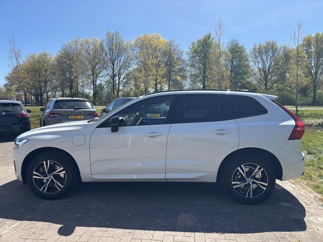 Volvo XC60 2.0 T6 Plug-in hybrid AWD R-Design | Panoramadak | Standkachel | Harman Kardon audio | Stoelverwarming / koeling
