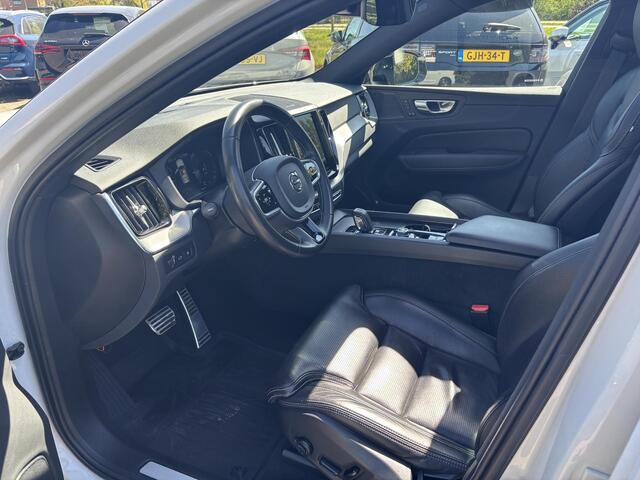 Volvo XC60 2.0 T6 Plug-in hybrid AWD R-Design | Panoramadak | Standkachel | Harman Kardon audio | Stoelverwarming / koeling