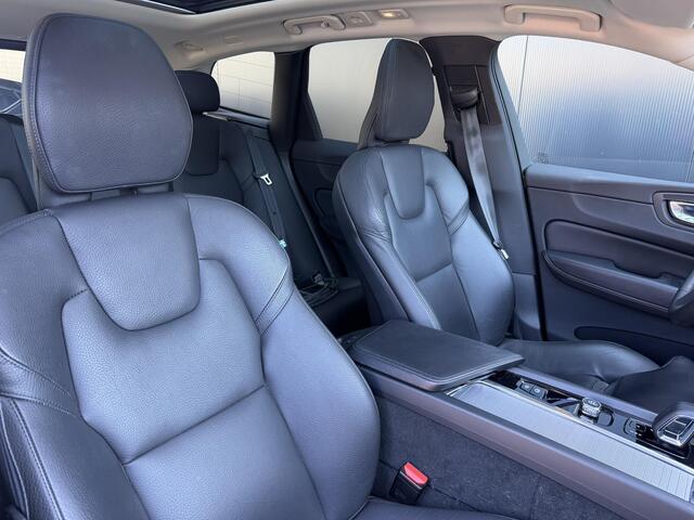 Volvo XC60 2.0 T6 Plug-in hybrid AWD Plus Bright Panorama dak / Adaptieve Cruise Control / BLIS / Leer / 360 camera / Stoelverw. v+a en stuur / Extra getint glas