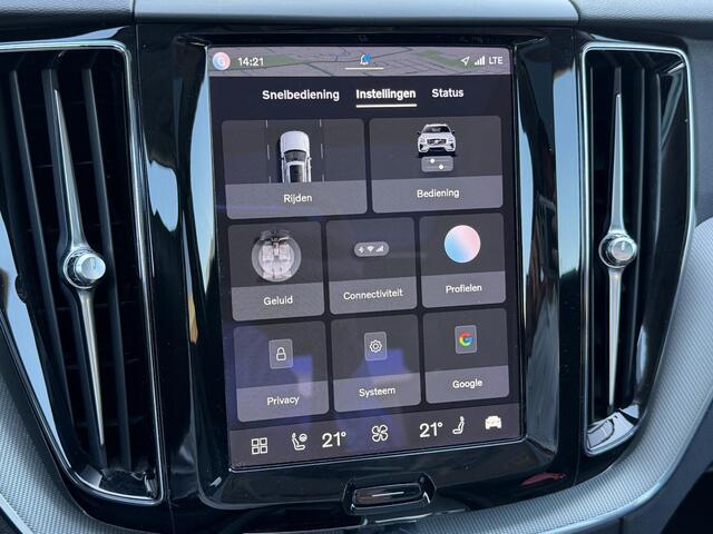 Volvo XC60 2.0 T6 Plug-in hybrid AWD Plus Bright Panorama dak / Adaptieve Cruise Control / BLIS / Leer / 360 camera / Stoelverw. v+a en stuur / Extra getint glas