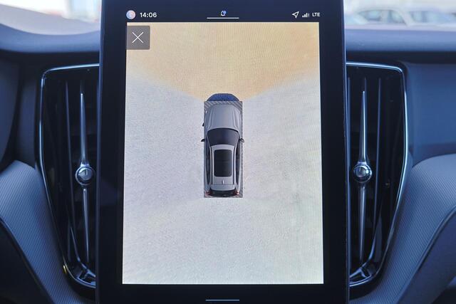 Volvo XC60 T6 Recharge AWD Plus Black Edition - Panorama/schuifdak - IntelliSafe Assist & Surround - 360º Camera - Harman/Kardon audio - Adaptieve LED koplampen - Verwarmde voorstoelen, stuur & achterbank - Parkeersensoren voor & achter - Head up display - Extra get