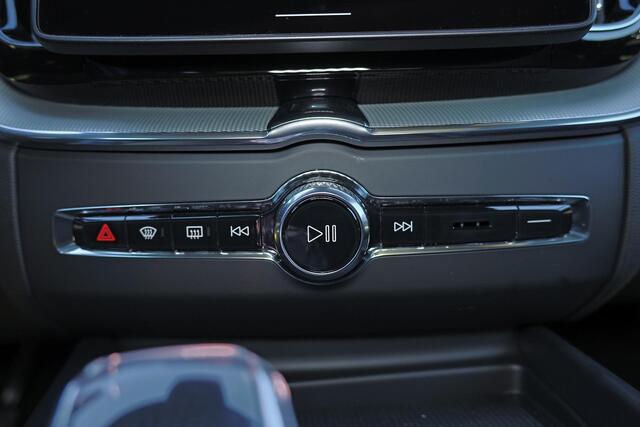 Volvo XC60 T6 Recharge AWD Plus Black Edition - Panorama/schuifdak - IntelliSafe Assist & Surround - 360º Camera - Harman/Kardon audio - Adaptieve LED koplampen - Verwarmde voorstoelen, stuur & achterbank - Parkeersensoren voor & achter - Head up display - Extra get