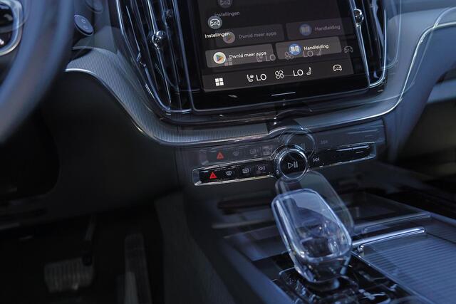 Volvo XC60 T6 Recharge AWD Plus Black Edition - Panorama/schuifdak - IntelliSafe Assist & Surround - 360º Camera - Harman/Kardon audio - Adaptieve LED koplampen - Verwarmde voorstoelen, stuur & achterbank - Parkeersensoren voor & achter - Head up display - Extra get