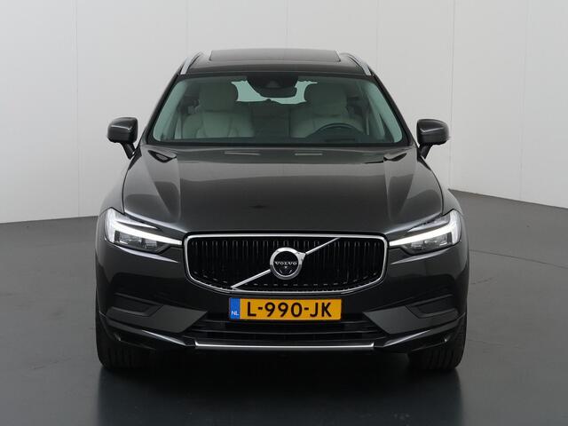 Volvo XC60 2.0 B5 Momentum Exclusive | Panoramadak | Elektrisch verstelbare Comfortstoelen + Geheugen | Navigatie | 360 Camera | DAB | Apple CarPlay/Android Auto | LED | Adaptieve Cruise Control | Ele. kofferdeksel | Harman/Kardon | Ele.wegklapbare trekhaak |
