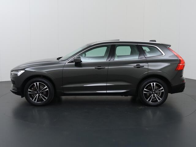 Volvo XC60 2.0 B5 Momentum Exclusive | Panoramadak | Elektrisch verstelbare Comfortstoelen + Geheugen | Navigatie | 360 Camera | DAB | Apple CarPlay/Android Auto | LED | Adaptieve Cruise Control | Ele. kofferdeksel | Harman/Kardon | Ele.wegklapbare trekhaak |