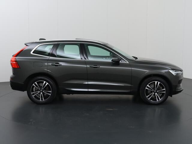 Volvo XC60 2.0 B5 Momentum Exclusive | Panoramadak | Elektrisch verstelbare Comfortstoelen + Geheugen | Navigatie | 360 Camera | DAB | Apple CarPlay/Android Auto | LED | Adaptieve Cruise Control | Ele. kofferdeksel | Harman/Kardon | Ele.wegklapbare trekhaak |