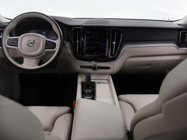 Volvo XC60 2.0 B5 Momentum Exclusive | Panoramadak | Elektrisch verstelbare Comfortstoelen + Geheugen | Navigatie | 360 Camera | DAB | Apple CarPlay/Android Auto | LED | Adaptieve Cruise Control | Ele. kofferdeksel | Harman/Kardon | Ele.wegklapbare trekhaak |