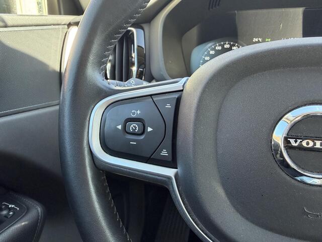 Volvo XC60 2.0 T8 Twin Engine AWD Momentum Pro Bowers & Wilkins - Panoramadak - Trekhaak