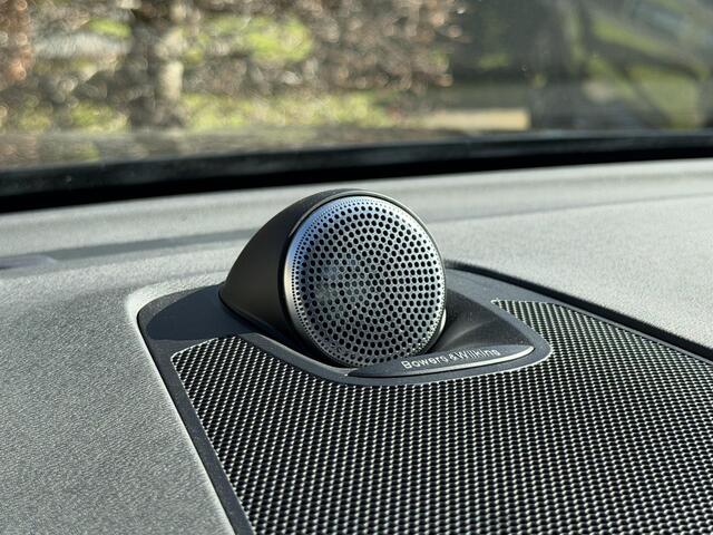 Volvo XC60 2.0 T8 Twin Engine AWD Momentum Pro Bowers & Wilkins - Panoramadak - Trekhaak