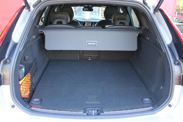Volvo XC60 2.0 T8 Plug-in-hybrid AWD POLESTAR ENGINEERED | PANORAMA SCHUIF/KANTEL DAK | BOWERS & WILKINS PREMIUM SOUND SYSTEM | ELEKTRISCH WEGKLAPBARE TREKHAAK | 360° SURROUND VIEW CAMERA'S | STOEL/STUUR VERWARMING | ELEKTRISCH BEDIENBARE VOORSTOELEN MET GEHEUGEN OP