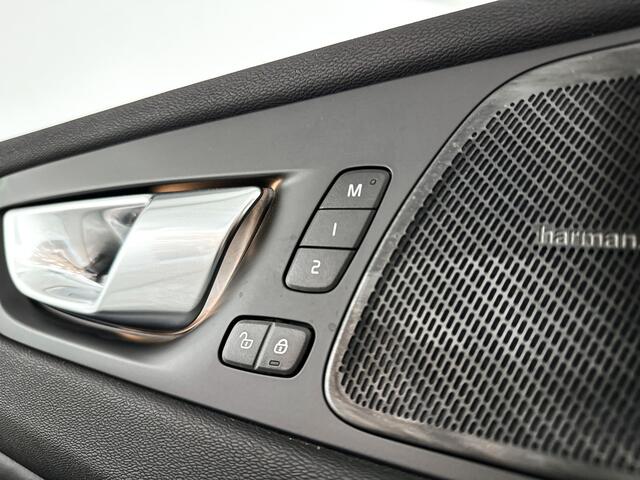 Volvo XC60 T8 Plug-in hybrid AWD Ultra Dark | SOH 100% | Panoramadak | 360° camera | Luchtvering | Harman Kardon | Stoel- en Stuurverwarming | Trekhaak