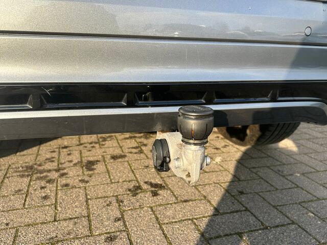 Volvo XC60 T5 251PK Autom. Inscription ** Ex Bpm Export ** R-design Trekhaak Navi Ecc Cruise Control Pdc Stoelverwarming Elek.Achterklep Active Bochtenverlichting Lmv Collision Avoidance Road Sign Info Bluetooth Prijs is exclusief BPM t.b.v. Export