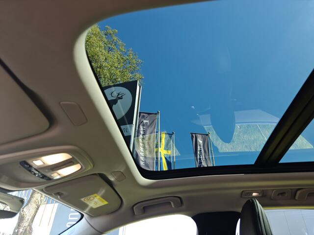 Volvo XC60 T8 Plug-in hybrid AWD Ultimate Bright | Rijklaarprijs | Trekhaak | Bowers Wilkins |