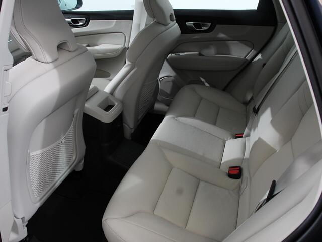 Volvo XC60 2.0 T6 Plug-in hybrid AWD Plus Bright Full LED Adaptive Cruise Control + Pilot Assist Parkeersensoren V&A+ Camera Panaroma dak
