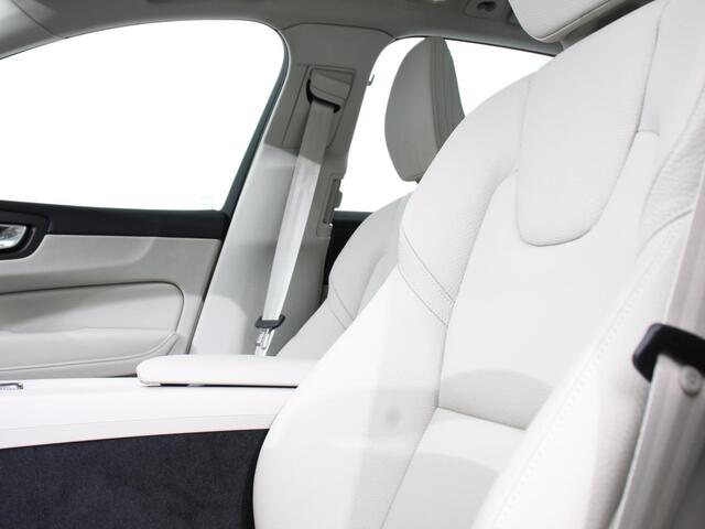 Volvo XC60 2.0 T6 Plug-in hybrid AWD Plus Bright Full LED Adaptive Cruise Control + Pilot Assist Parkeersensoren V&A+ Camera Panaroma dak