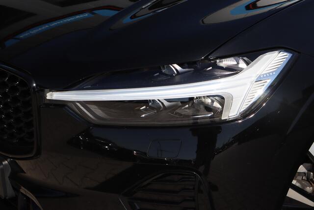 Volvo XC60 2.0 T6 Plug-in hybrid AWD Ultimate Dark | Trekhaak | Pano | Camera |