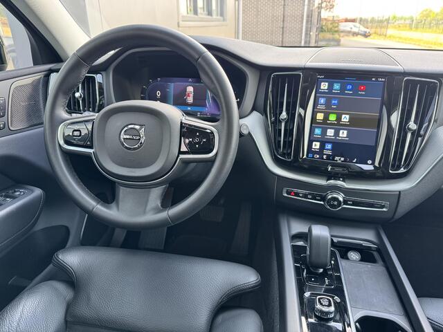 Volvo XC60 2.0 T6 Plug-in hybrid AWD R-Design Long Range | 350 pk | Dark | Trekhaak | Pano | Leder | 21 inch