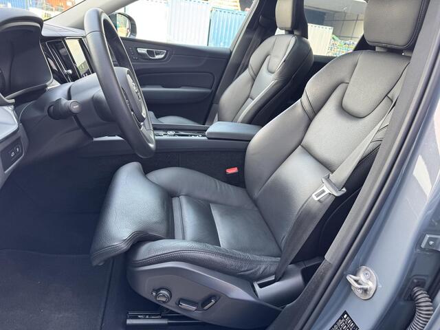 Volvo XC60 2.0 T6 Plug-in hybrid AWD R-Design Long Range | 350 pk | Dark | Trekhaak | Pano | Leder | 21 inch