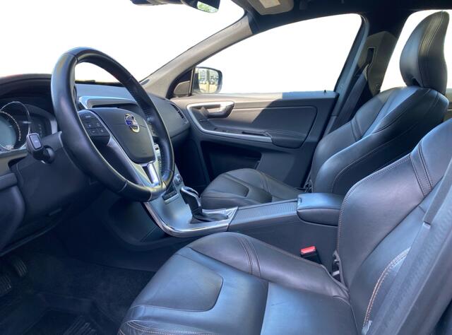 Volvo XC60 2.0 T5 FWD Summum | Leder | Pano | Trekhaak | Standkachel | Powe