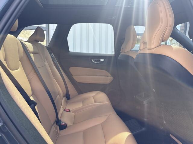 Volvo XC60 2.0 T8 AWD Inscription Pano I Trekhaak I All-in prijs!