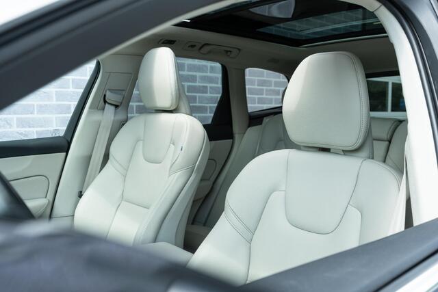 Volvo XC60 2.0 T6 Plug-in hybrid AWD Inscription | PHEV | 360 Graden Camera | Head-up Display | Harman Kardon Audio | Parkeersensoren | Navigatie | Elektrische Achterklep | Keyless Entry | Lederen Bekleding