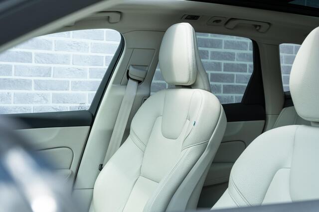 Volvo XC60 2.0 T6 Plug-in hybrid AWD Inscription | PHEV | 360 Graden Camera | Head-up Display | Harman Kardon Audio | Parkeersensoren | Navigatie | Elektrische Achterklep | Keyless Entry | Lederen Bekleding