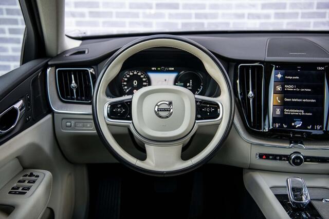 Volvo XC60 2.0 T6 Plug-in hybrid AWD Inscription | PHEV | 360 Graden Camera | Head-up Display | Harman Kardon Audio | Parkeersensoren | Navigatie | Elektrische Achterklep | Keyless Entry | Lederen Bekleding