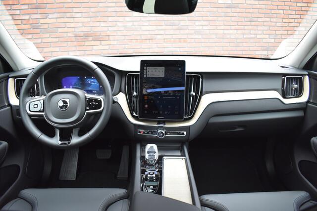 Volvo XC60 T6 350PK Plug-in hybrid AWD Ultra Dark | Trekhaak |