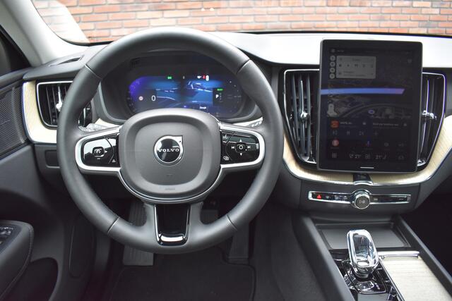 Volvo XC60 T6 350PK Plug-in hybrid AWD Ultra Dark | Trekhaak |