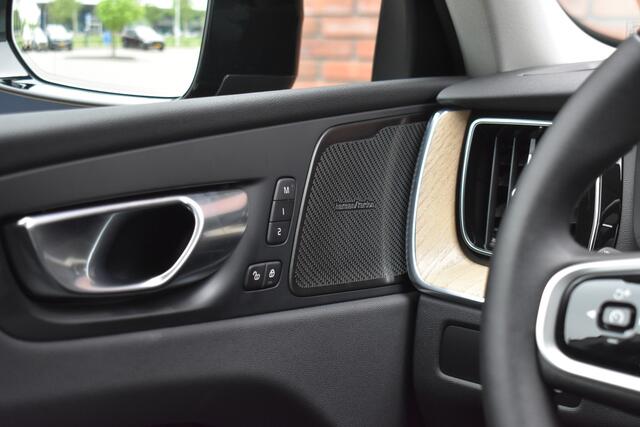 Volvo XC60 T6 350PK Plug-in hybrid AWD Ultra Dark | Trekhaak |
