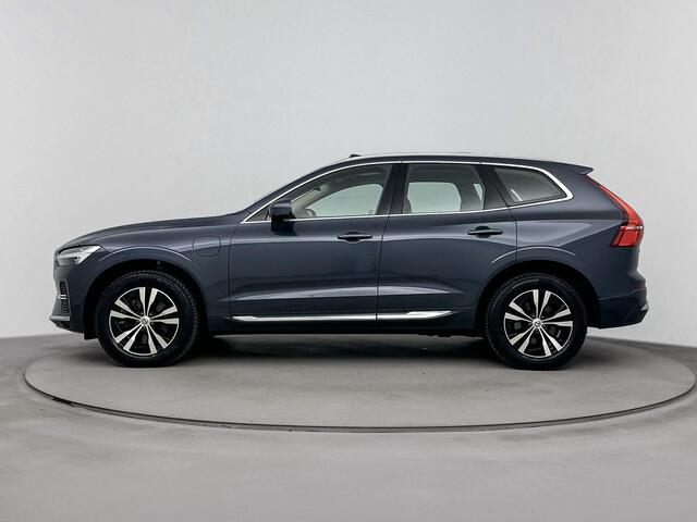 Volvo XC60 2.0 T6 Plug-in hybrid AWD Core Bright 350PK | Wegklapbare Trekhaak | Schuif-/Kanteldak | All Season Banden | Stoel- en Stuurverwarming | Achterbankverwarming | Elektrische Kofferklep | Apple CarPlay & Android Auto