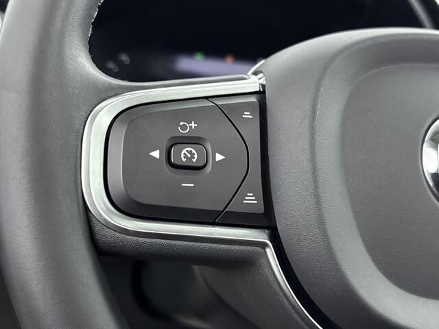 Volvo XC60 2.0 T6 Plug-in hybrid AWD Core Bright 350PK | Wegklapbare Trekhaak | Schuif-/Kanteldak | All Season Banden | Stoel- en Stuurverwarming | Achterbankverwarming | Elektrische Kofferklep | Apple CarPlay & Android Auto