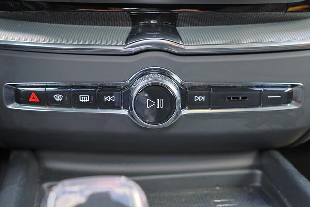 Volvo XC60 T6 Recharge AWD Plus Black Edition - Panorama/schuifdak - IntelliSafe Assist & Surround - 360º Camera - Harman/Kardon audio - Adaptieve LED koplampen - Verwarmde voorstoelen, stuur & achterbank - Parkeersensoren voor & achter - Elektr. bedienb. voorstoele