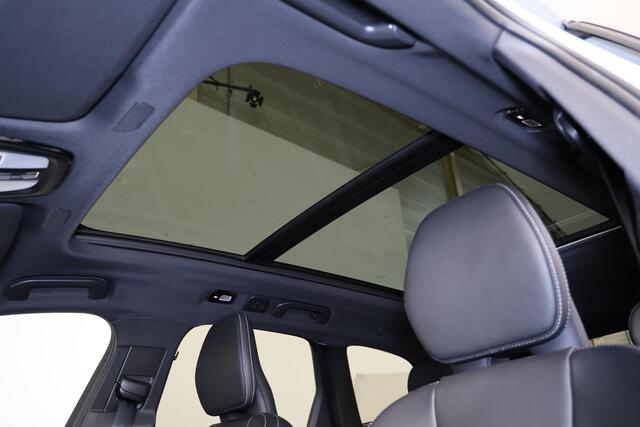 Volvo XC60 T6 Recharge AWD Ultra Black Edition - Panorama/schuifdak - IntelliSafe Assist & Surround - 360º Camera - Bowers & Wilkins audio - Adaptieve LED koplampen - Verwarmde voorstoelen, stuur & achterbank - Parkeersensoren voor & achter - Elektr. bedienb. voorst