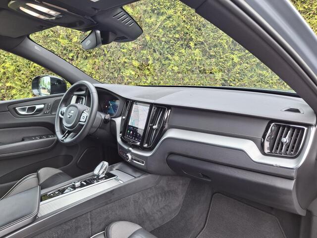 Volvo XC60 T8 Plug-in hybrid AWD Ultimate Dark | Panoramadak | 360 camera | Stoel/Stuur Verwarming | Harman/Kardon |
