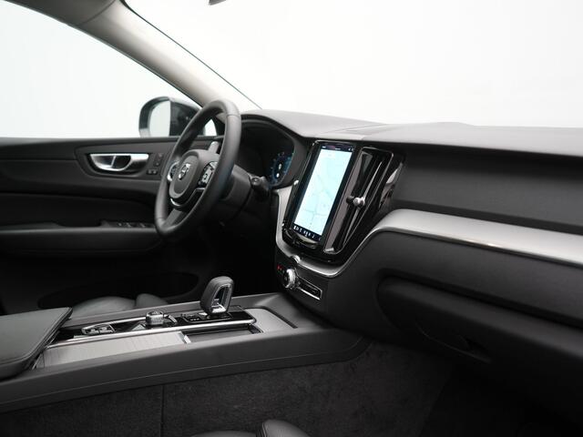 Volvo XC60 T6 AWD Plus Dark PHEV 350pk Dealer O.H. | Trekhaak Af Fabriek | Panodak | 360 Camera | Adaptive Cruise | Lederen Sportstoelen Memory & Verwarmd | 20'' L.M. | Keyless | Blis | Google Assistant | Apple Carplay | Stuur Verwarmd | DAB | Plug In Hybrid |