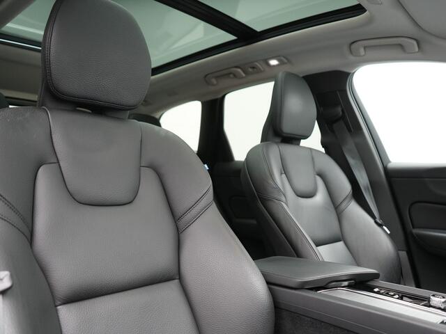 Volvo XC60 T6 AWD Plus Dark PHEV 350pk Dealer O.H. | Trekhaak Af Fabriek | Panodak | 360 Camera | Adaptive Cruise | Lederen Sportstoelen Memory & Verwarmd | 20'' L.M. | Keyless | Blis | Google Assistant | Apple Carplay | Stuur Verwarmd | DAB | Plug In Hybrid |