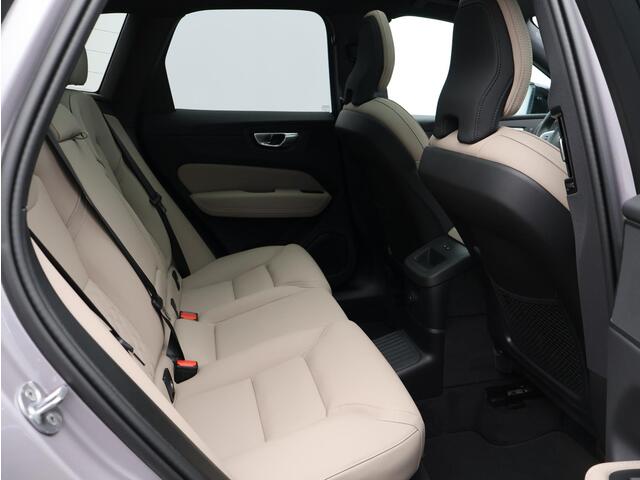 Volvo XC60 T6 350PK Plug-in hybrid AWD Plus Dark / Panoramisch Dak / Head-Up / 360gr Camera / Stuur+Stoel+Achterbank Verwarming / 20" / Elekt. Verstelbare Stoelen / Alarm / Extra Getint Glas /