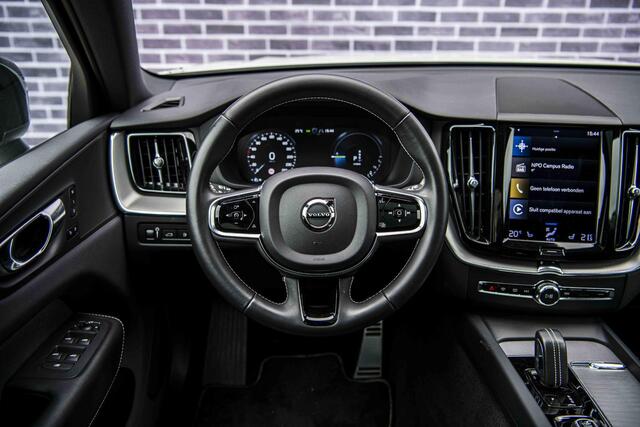 Volvo XC60 2.0 T6 Recharge AWD R-Design | Plug-in Hybrid (PHEV) | Achteruitrijcamera | Stoelverwarming | Navigatie | Apple Carplay | Android Auto | Sportstoelen | Panoramadak | Keyless Entry | BLIS | Cruise Control Adaptief