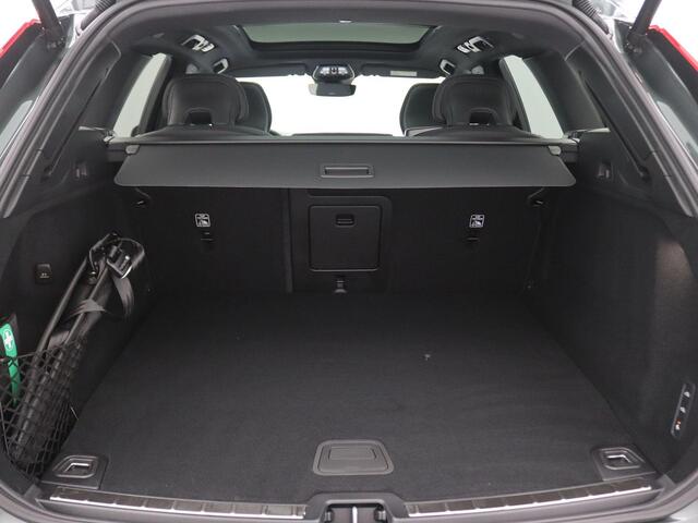 Volvo XC60 2.0 T6 Plug-in hybrid AWD Ultra Executive Edition Panoramadak, Trekhaak, 22"LM Velgen, Head-Up Display, Bowers & Wilkins, Luchtvering, 360gr. Camera