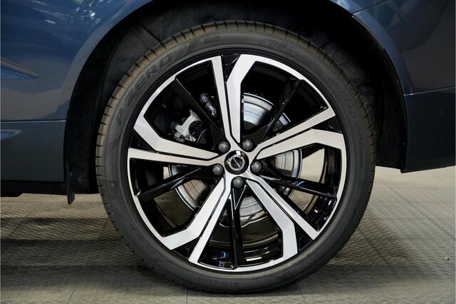 Volvo XC60 2.0 T6 AWD 293kW/399pk Aut8 Plug-in hybrid Ultra Dark PANORAMADAK + HARMAN/KARDON + EL.TREKHAAK + ADAPT.CRUISE + HEAD-UP + STOELVERWARMING V&A + STUURVERWARMING + GOOGLE DASH + 360 CAMERA + BLIS + CTA + PARKSENSOREN + 21" LM-VELGEN!!