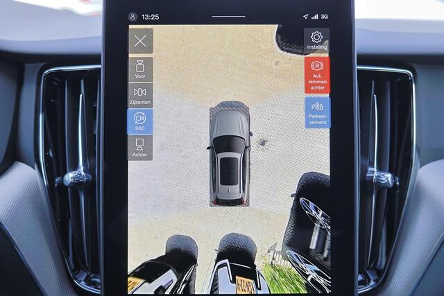 Volvo XC60 T6 Recharge AWD Plus Black Edition - Panorama/schuifdak - IntelliSafe Assist & Surround - 360º Camera - Harman/Kardon audio - Verwarmde voorstoelen, stuur & achterbank - Parkeersensoren voor & achter - Elektr. bedienb. voorstoelen met geheugen - Head up d