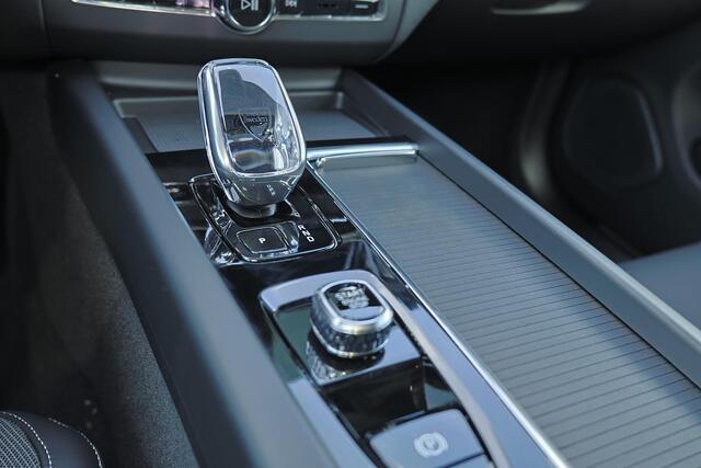 Volvo XC60 T6 Recharge AWD Plus Black Edition - Panorama/schuifdak - IntelliSafe Assist & Surround - 360º Camera - Harman/Kardon audio - Verwarmde voorstoelen, stuur & achterbank - Parkeersensoren voor & achter - Elektr. bedienb. voorstoelen met geheugen - Head up d