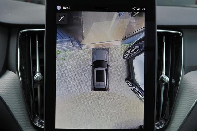 Volvo XC60 T8 Recharge AWD Plus Black Edition - Panorama/schuifdak - IntelliSafe Assist & Surround - 360º Camera - Harman/Kardon audio - Adaptieve LED koplampen - Verwarmde voorstoelen, stuur & achterbank - Parkeersensoren voor & achter - Elektr. bedienb. voorstoele