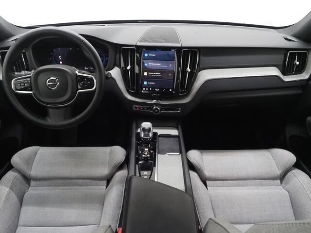 Volvo XC60 2.0 T6 Plug-in hybrid AWD Ultimate | Panoramadak | Trekhaak | Tailored Wool Blend | Luchtvering | HUD | Harman/Kardon