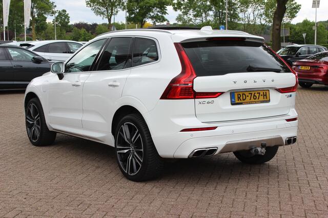 Volvo XC60 2.0 T8 Twin Engine AWD R-Design / Trekhaak / Panoramadak / Leder / CarPlay / 21'' / Parkeerhulp V+A / Stoelverwarming / DAB / Cruise Control
