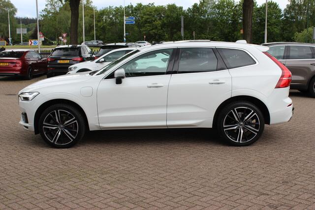 Volvo XC60 2.0 T8 Twin Engine AWD R-Design / Trekhaak / Panoramadak / Leder / CarPlay / 21'' / Parkeerhulp V+A / Stoelverwarming / DAB / Cruise Control