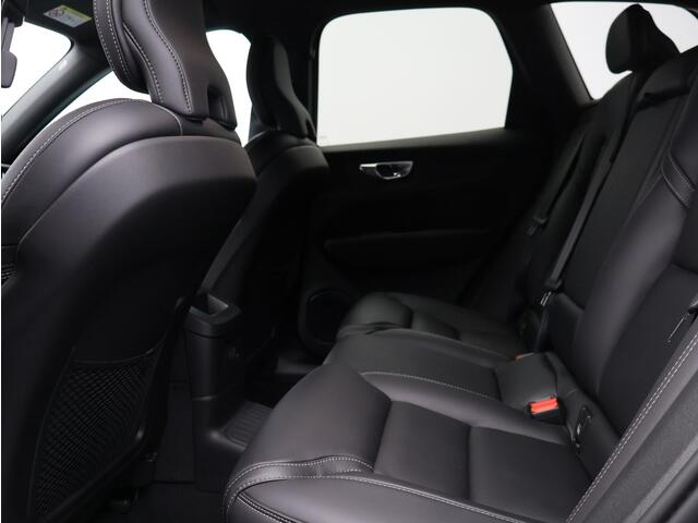 Volvo XC60 2.0 T6 Plug-in hybrid AWD Plus Black Edition / Stoelventilatie / 360 graden camera / Harman Kardon / Extra getinte ramen / Stoel+stuurwielverwarming